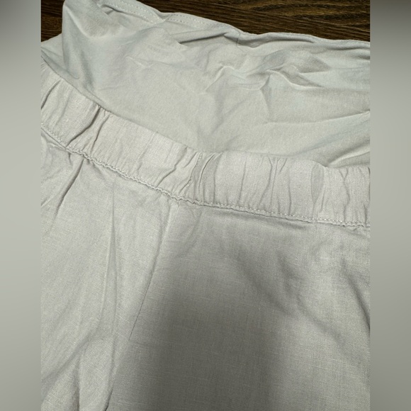 H&M Maternity Bermuda Pull-on Pants in Gray, Size: S - Picture 2 of 5